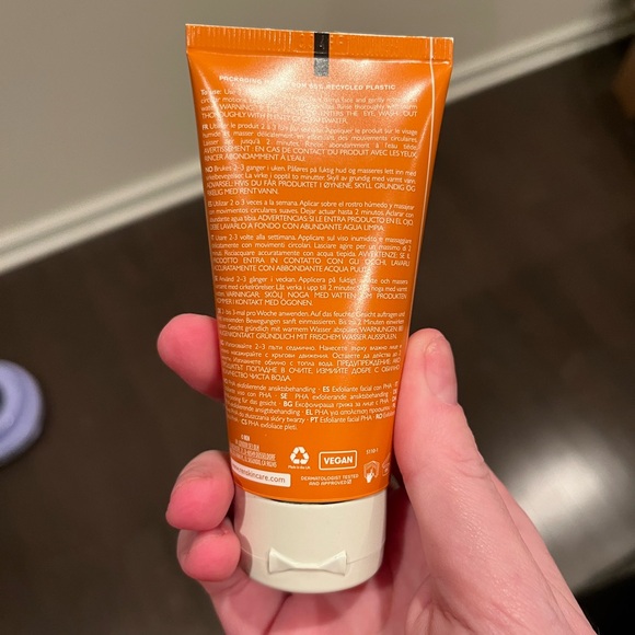 REN - RADIANCE PHA EXFOLIATING FACIAL - Picture 3 of 11